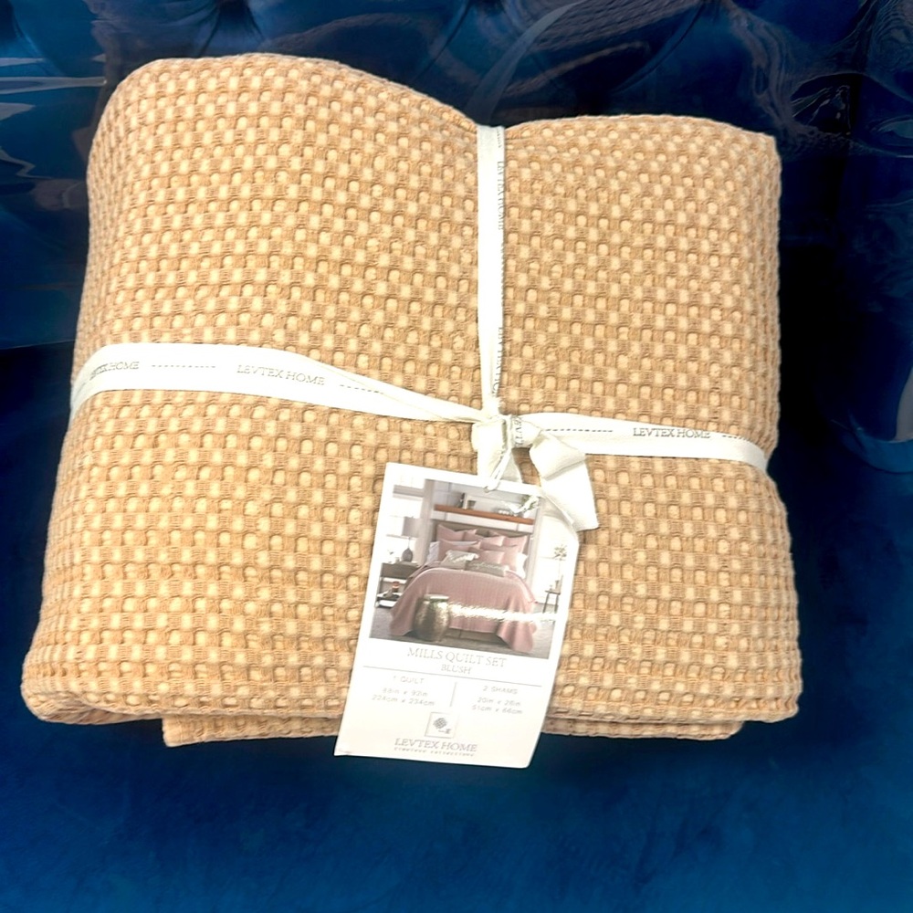 Mills quilt set in blush color.